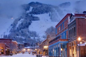 Downtown 2 Bedroom Mountain Vacation Rental in the Heart of Downtown Aspen One Block from Silver Queen Gondola